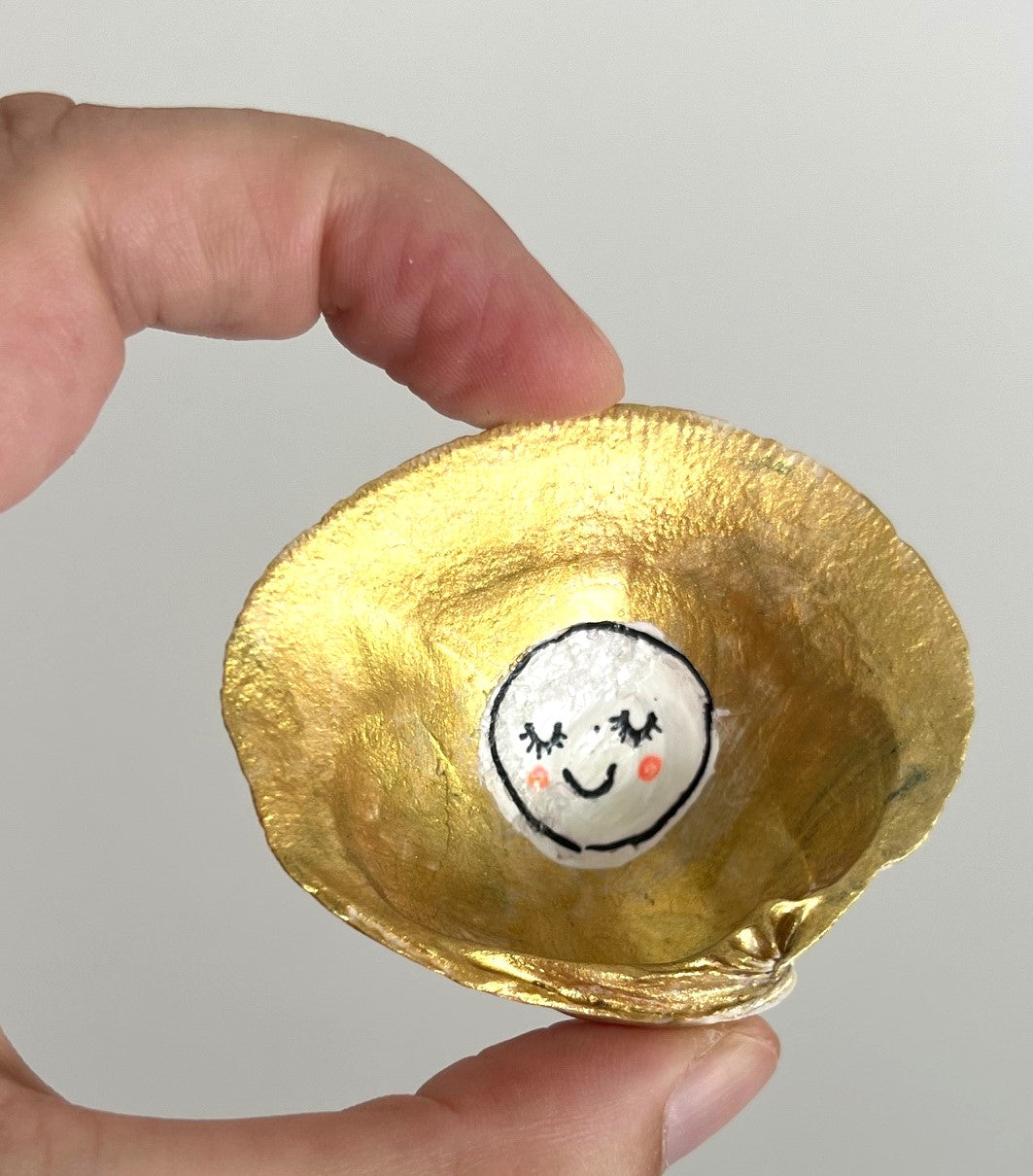 Happy Pearl in a Clam Hand Painted Shell